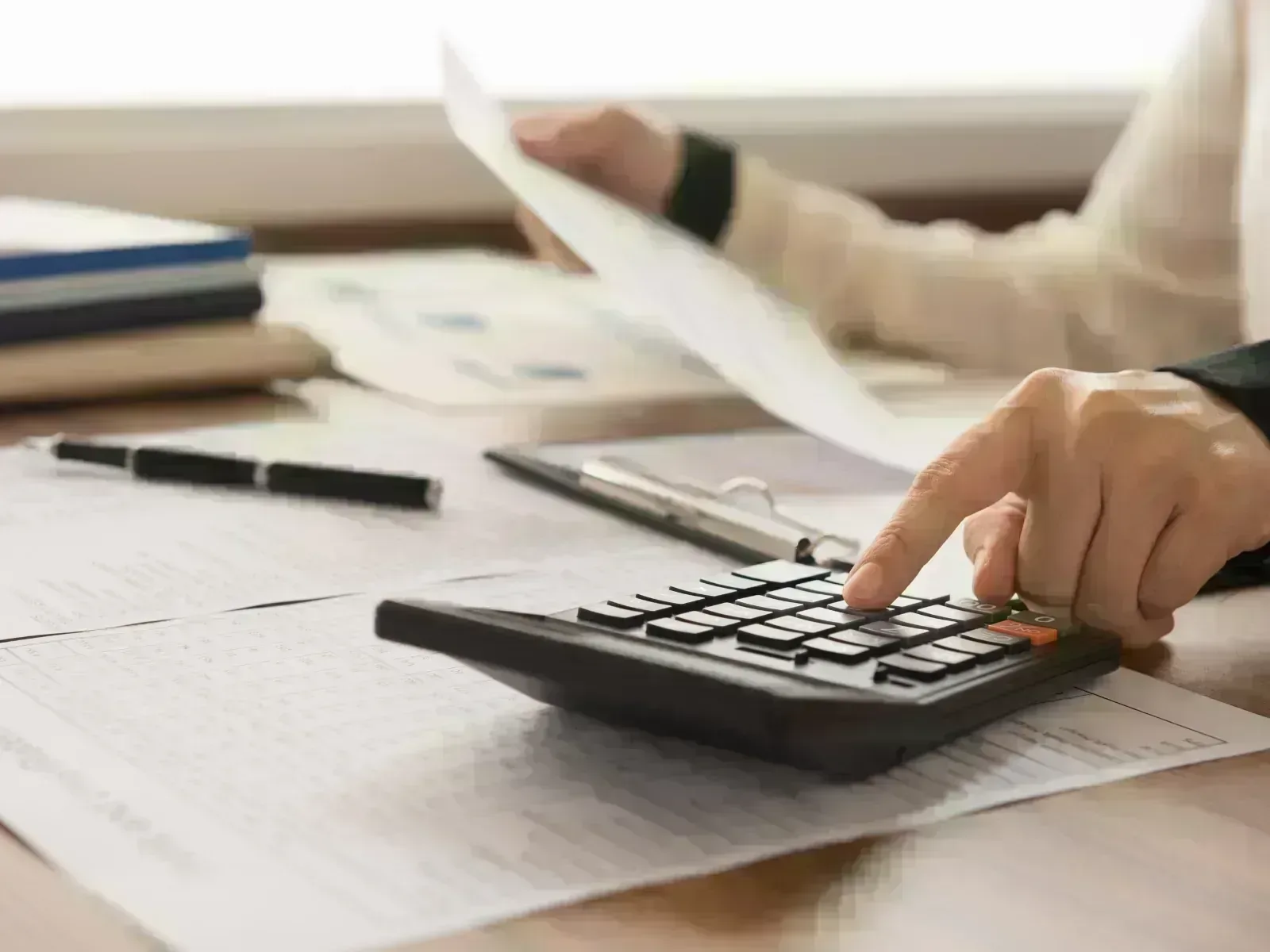 Análisis de documentación y ofertas bancarias para una hipoteca de no residente