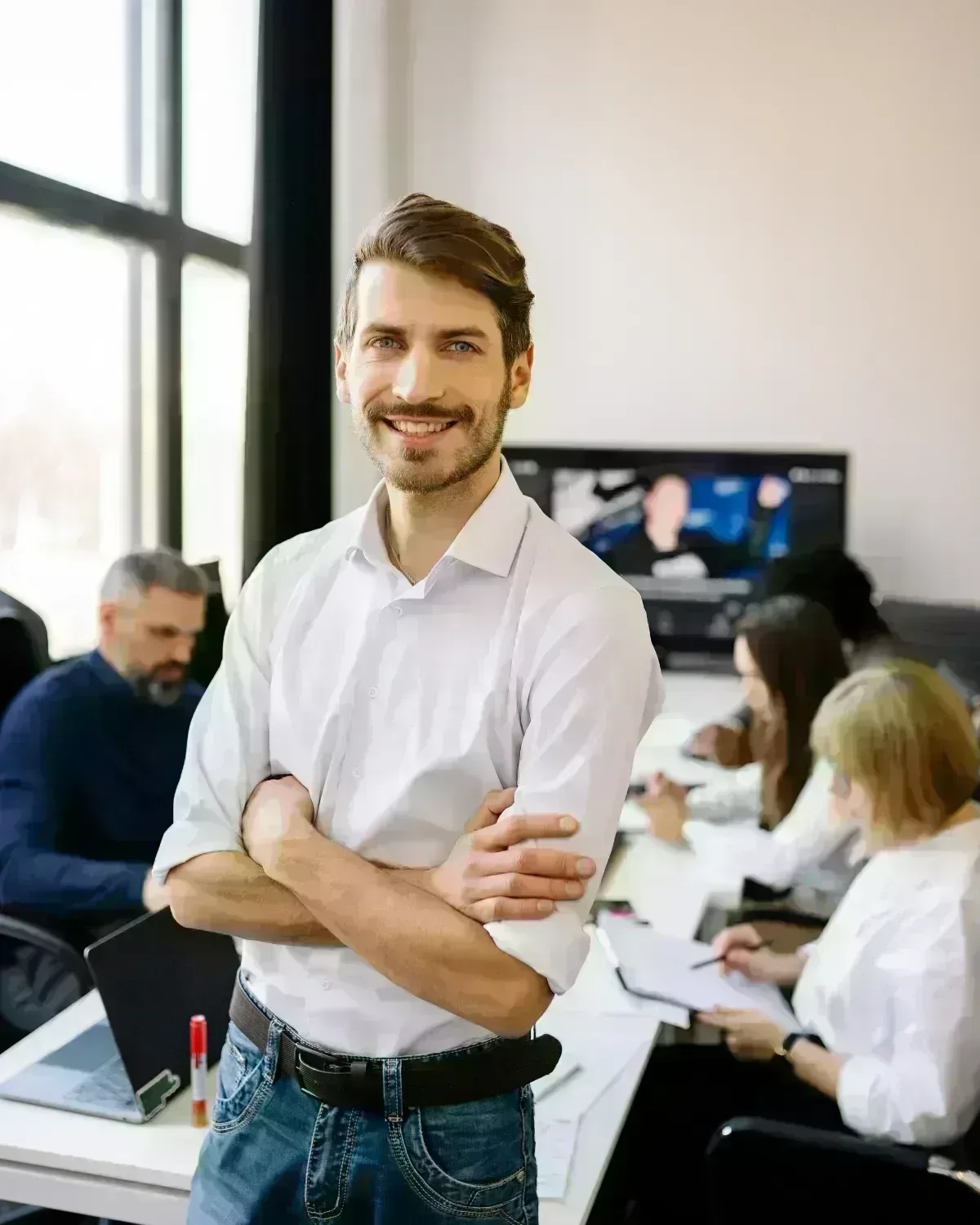 Equipo de pyme en su oficina: circulante, inversión y crecimiento en Málaga